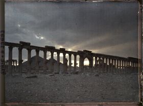 Image représentant La grande colonnade au crépuscule