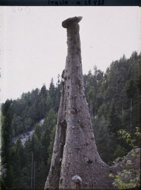 Image représentant Les Pyramides de terre (ou Cheminées de Fées) de Renon