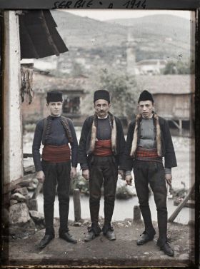 Image représentant Trois serbes.