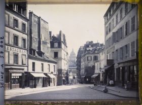 Image représentant La rue du Haut Pavé et la rue des Grands Degrés, au fond le Panthéon