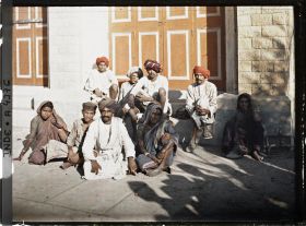 Image représentant Groupe d'hommes et de femmes