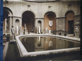 Image représentant L'Exposition Coloniale Internationale de 1931, la cour du palais de l'Italie