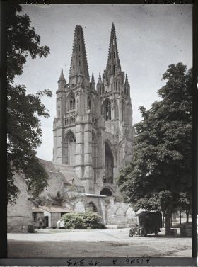 Image représentant Les deux tours de l'ancienne abbaye de Saint-Jean-des-Vignes