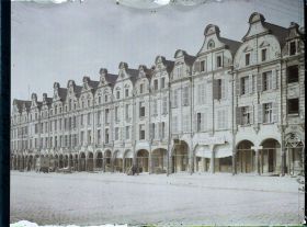 Image représentant France, Arras, Petite Place vers le Nord-Est