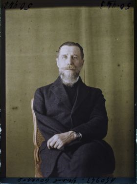 Image représentant https://musee-albert-kahn.s-museum.fr/home/NWQ2OTAwYzNmYjZlZTk1ZWQwODJmMjY4L2dlbmVyaWMtbm90aWNlLXRhYi9hdXRob3JpdHkvNjE3YTc5ZjVjZjhiODk2OGIzMzM3ZDIx/5d6900c3fb6ee95ed082f268/generic-notice-tab/authority/617a79eacf8b8968b3336514 Le Général Henri Gouraud