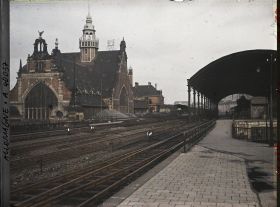 Image représentant Prusse, Essen, Une vue sur la Gare et les Voies