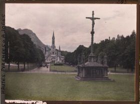Image représentant France, Lourdes, Le Calvaire des Bretons et la Basilique