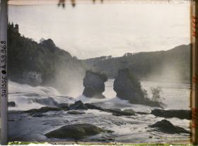 Image représentant Les deux rochers au milieu des chutes du Rhin