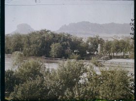 Image représentant Parc enclos de balustrades, vue prise en direction des montagnes