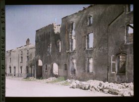 Image représentant France, Gerbéviller, N° 3 et 5 du faubourg de Rambervillers (culots d'obus du 155 français)