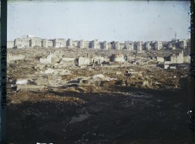 Image représentant Turquie, Angora, Coucher de Soleil sur la Vieille enceinte; à gauche, dans le ciel, la lune