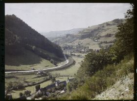 Image représentant France, Mont Dore, Vallée de la Dordogne - vue prise de la route de Clermont vers le N.O.