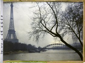 Image représentant La tour Eiffel et la passerelle Debilly