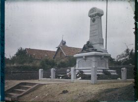 Image représentant France, Boisleux, Monumt aux morts (refait avec soleil)