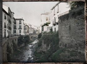 Image représentant Vieux quartier de l'Albaicin (Alcazaba Vieja) au bord de la rivière Darro