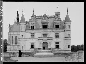 Image représentant L'entrée principale du château