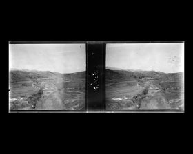 Image représentant Une vallée dans la région de Tsi-Kong-chan (Jigongshan, "montagne du Coq")
