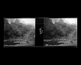 Image représentant Une pièce d'eau du jardin de la résidence du marquis Nagakoto Asano