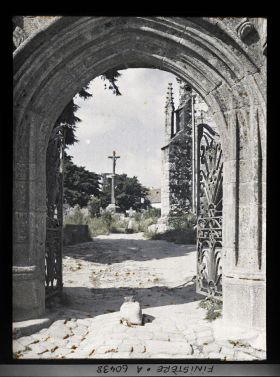 Image représentant Le portail du cimetière de l'église Saint-Thurien