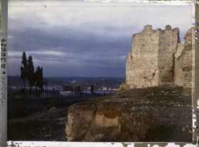 Image représentant Un bastion de Theodose II, près de la Corne d'Or, au soleil couchant