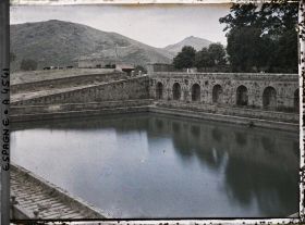 Image représentant Espagne, Escorial, Le Bassin et les Montagnes (Vus du Jardin) (Sierra de Guaderrama)