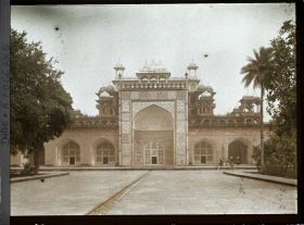 Image représentant La façade du Mausolée de l'empereur moghol Akbar