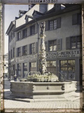 Image représentant La fontaine Holbein aux abords de la Spalentor (porte Saint-Paul)