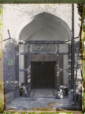 Image représentant Entrée du mausolée de Mahmoud (998-1030)