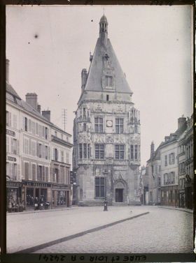Image représentant Le Beffroi, vu de la Grande Rue Maurice Viollette