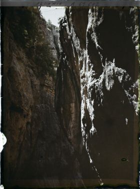 Image représentant Algérie, Constantine, Au fond des gorges, Effet de lumière