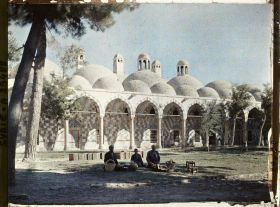 Image représentant La cour et les bâtiments annexes de la Tekkiye Suleymaniye