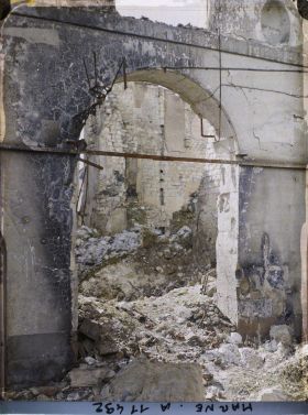 Image représentant L'entrée d'une habitation, rue Eugène Desteuque