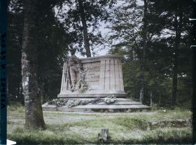 Image représentant France, Col de la Chipotte, Monumt aux chasseurs de la 86e bde autre aspect