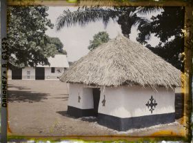 Image représentant Case du fétiche Lègba (?) dans la deuxième cour du palais de  null Guézo (jalalahennou)