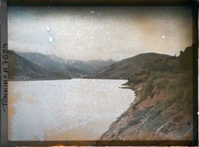 Image représentant Une vue sur la rivière Noire, en direction de Chobõ