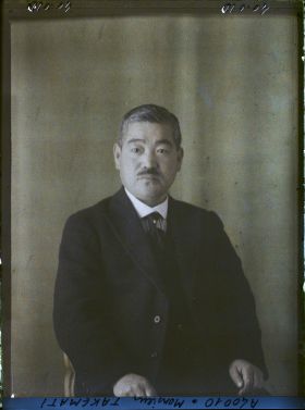 Image représentant https://musee-albert-kahn.s-museum.fr/home/NWQ2OTAwYzNmYjZlZTk1ZWQwODJmMjY4L2dlbmVyaWMtbm90aWNlLXRhYi9hdXRob3JpdHkvNjE3YTc5ZjVjZjhiODk2OGIzMzM3ZDIx/5d6900c3fb6ee95ed082f268/generic-notice-tab/authority/617a79ebcf8b8968b3337881 Monsieur Takeimati