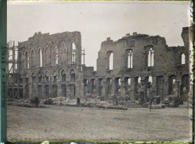 Image représentant Belgique, Ypres, Les Halles, façade sur la Grande Place