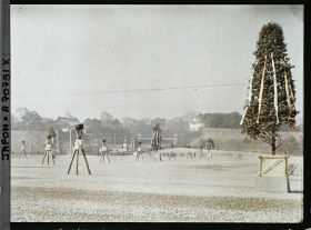 Image représentant Funérailles de l'Empereur Taisho-Tenno (Yoshihito), décor mortuaire sur l'esplanade du palais impérial