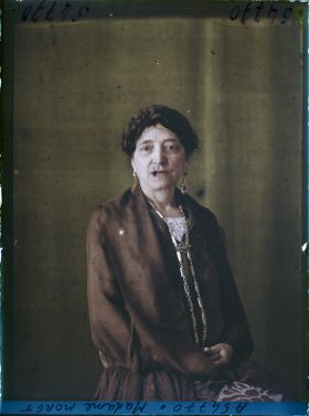 Image représentant https://musee-albert-kahn.s-museum.fr/home/NWQ2OTAwYzNmYjZlZTk1ZWQwODJmMjY4L2dlbmVyaWMtbm90aWNlLXRhYi9hdXRob3JpdHkvNjE3YTc5ZjVjZjhiODk2OGIzMzM3ZDIx/5d6900c3fb6ee95ed082f268/generic-notice-tab/authority/617a79ebcf8b8968b333741f Madame Moret