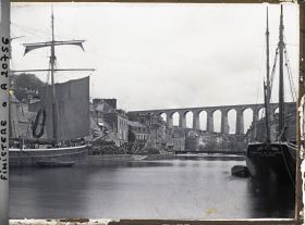 Image représentant Le bassin à flot de la rivière de Morlaix, avec à l'arrière-plan le viaduc