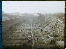 Image représentant Les jardins ouvriers dans les fossés des fortifications à la porte de Saint-Ouen