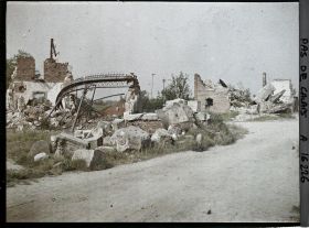 Image représentant France, Arras, Entrée du Cimetière vue de l'extérieur