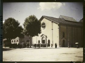 Image représentant Cinquième assemblée annuelle de la Société des Nations (SDN) à Genève. L'extérieur de la Salle de la Réformation.