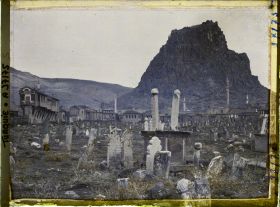 Image représentant Turquie, Afion-Kara-Hissar, Vue Générale de la Citadelle et Vieux Cimetière