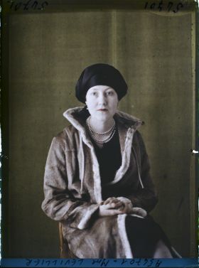 Image représentant https://musee-albert-kahn.s-museum.fr/home/NWQ2OTAwYzNmYjZlZTk1ZWQwODJmMjY4L2dlbmVyaWMtbm90aWNlLXRhYi9hdXRob3JpdHkvNjE3YTc5ZjVjZjhiODk2OGIzMzM3ZDIx/5d6900c3fb6ee95ed082f268/generic-notice-tab/authority/617a79ebcf8b8968b3337265 Madame Jeanne Levillier