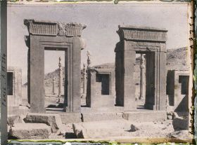 Image représentant Deux portes du Tatchara (palais de Darius 1er)