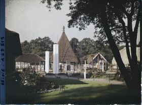 Image représentant L'Exposition Coloniale Internationale de 1931, la section de la Nouvelle-Calédonie, les pavillons des îles Wallis et Futuna et des Nouvelles-Hébrides
