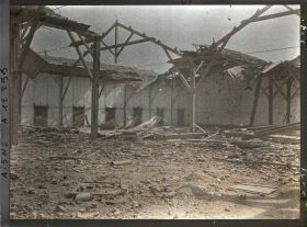 Image représentant Les magasins généraux détruits