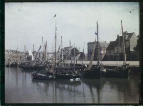 Image représentant Un coin du port, les bateaux de pêche