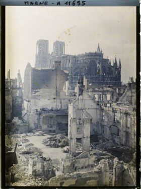 Image représentant France, Reims, Panorama de Ruines et Cathédrale